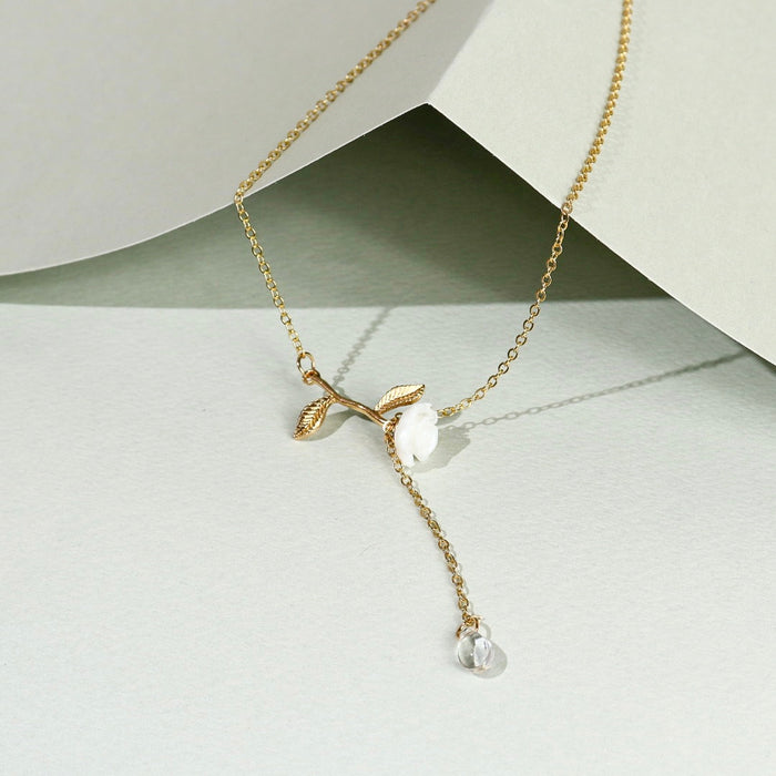 Elegant Gold Rose Pendant Necklace