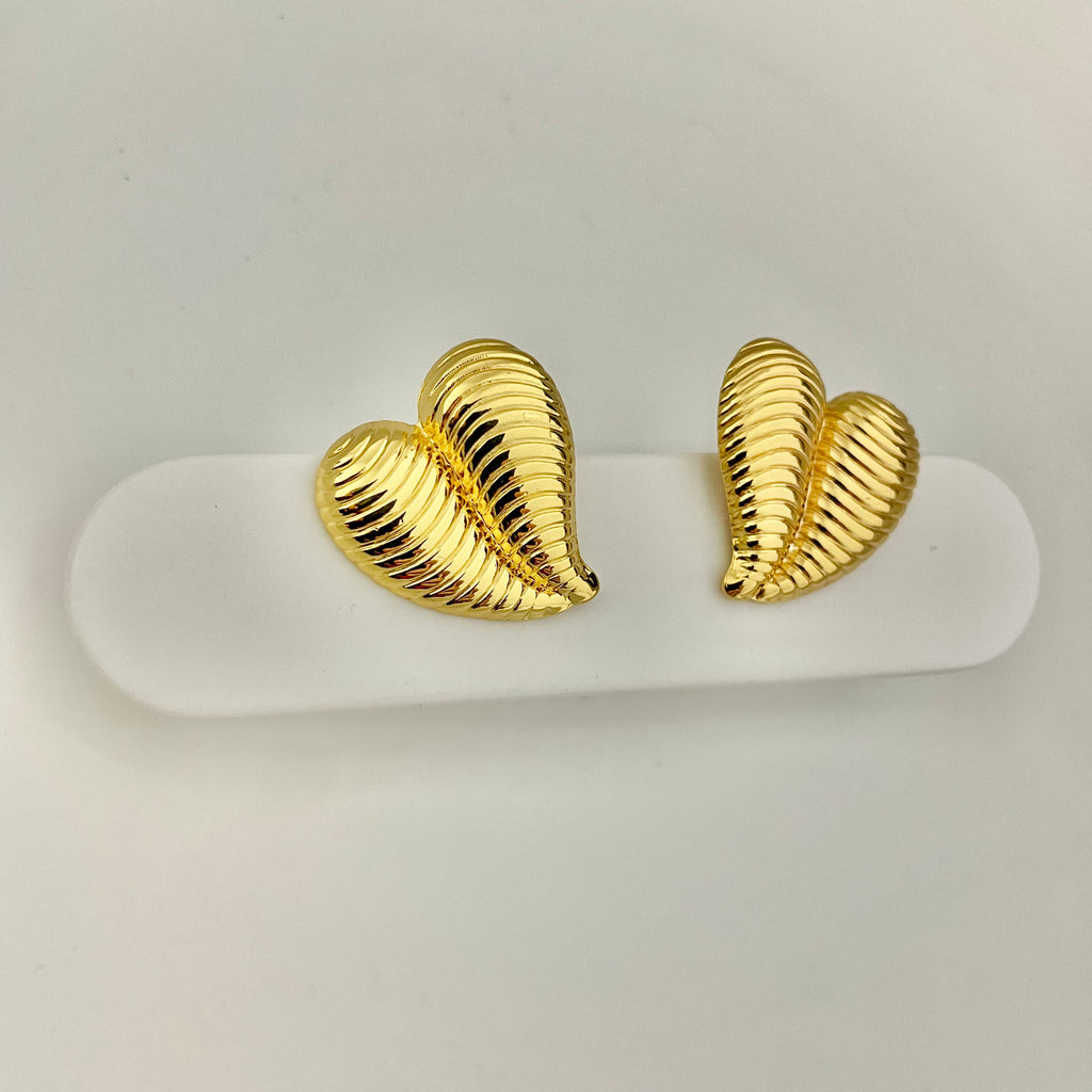 Golden Heart Seashell Stud Earrings – Stainless Steel
