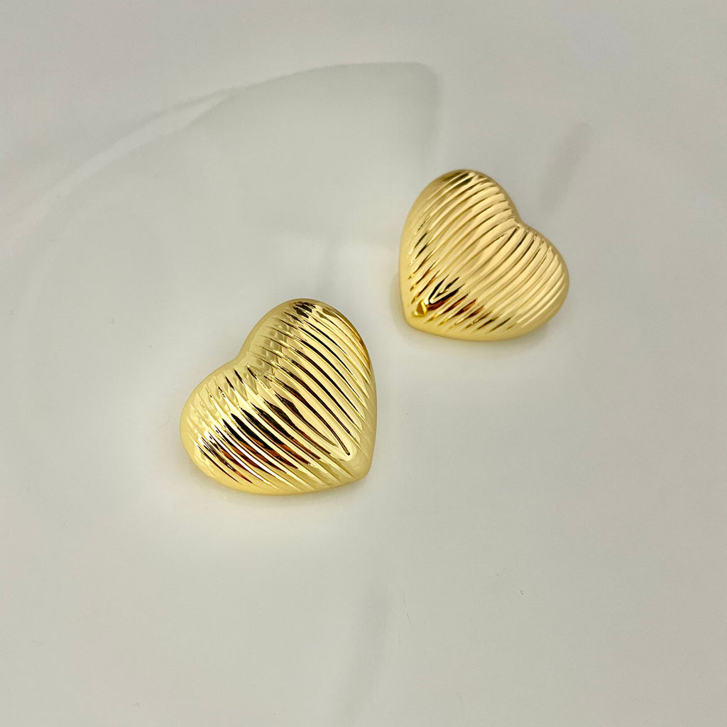 Ribbed Heart Gold Earrings – Bold, Elegant, and Timeless