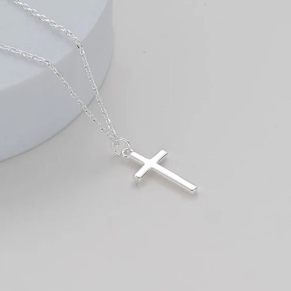 Classic Silver Cross Pendant Necklace – Symbolic Simplicity