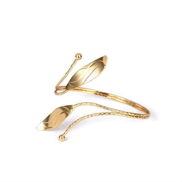 Gold Leaf Arm Cuff – Nature-Inspired Elegance