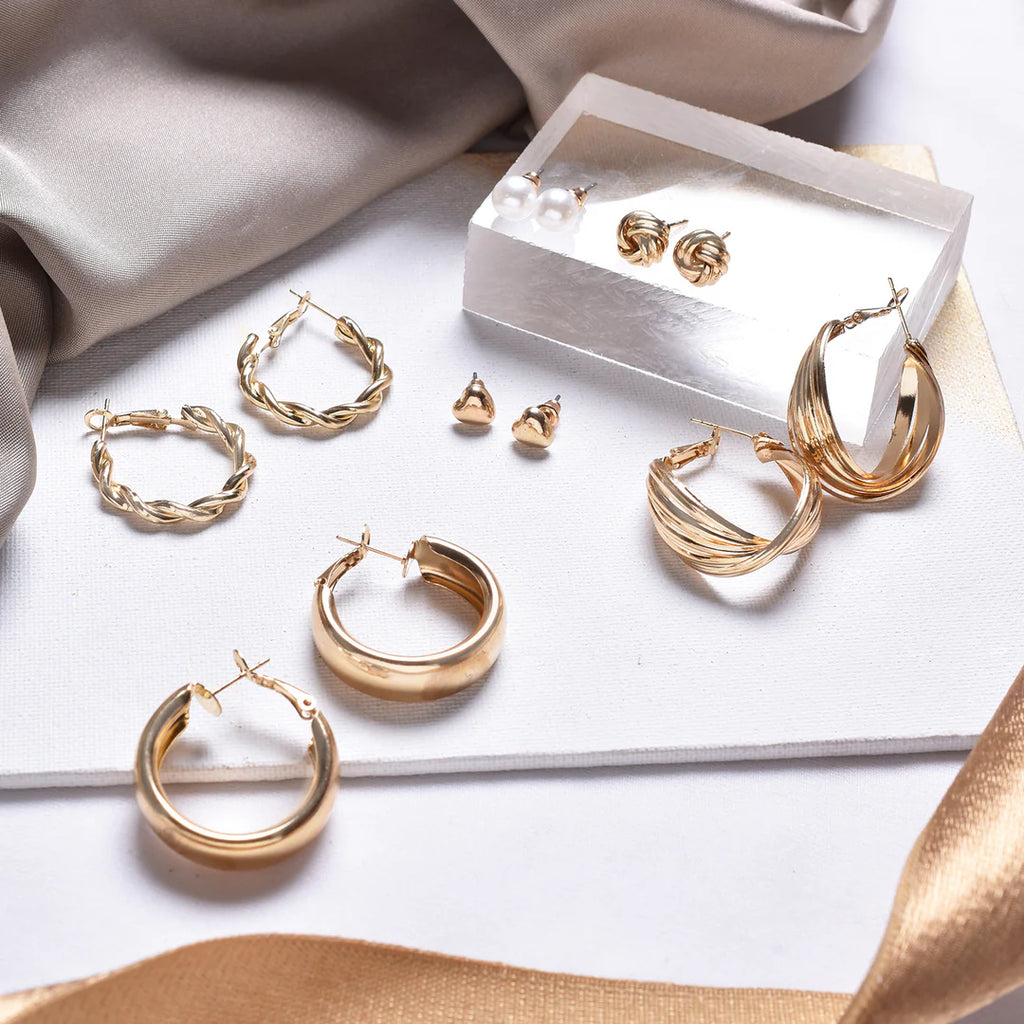 Elegant Gold Earring Set – Timeless and Versatile