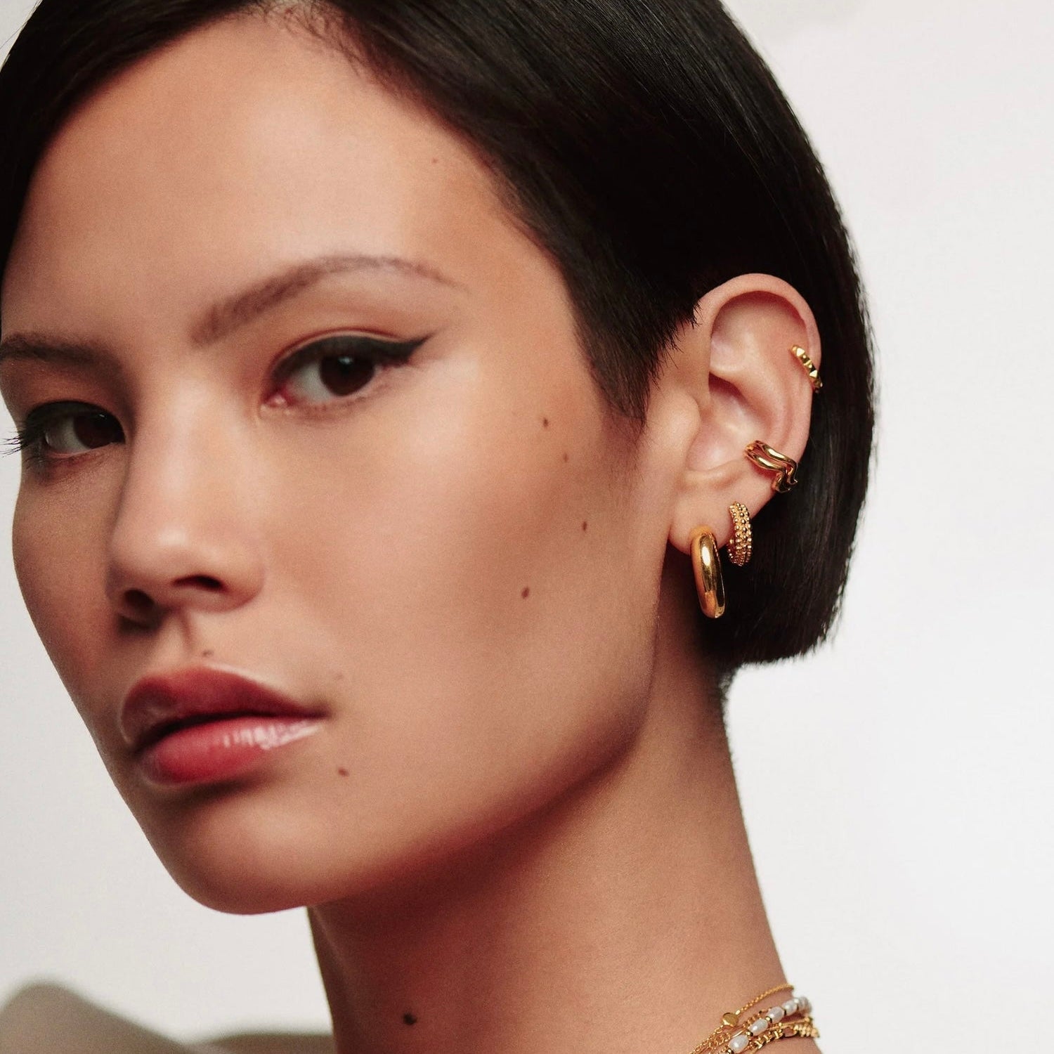 Bold Gold Chunky Hoop Earrings – Classic Meets Contemporary