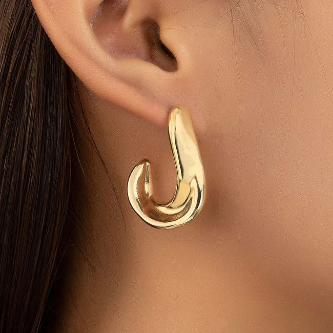 Sculpted Wave Earrings – Bold Elegance in Gold