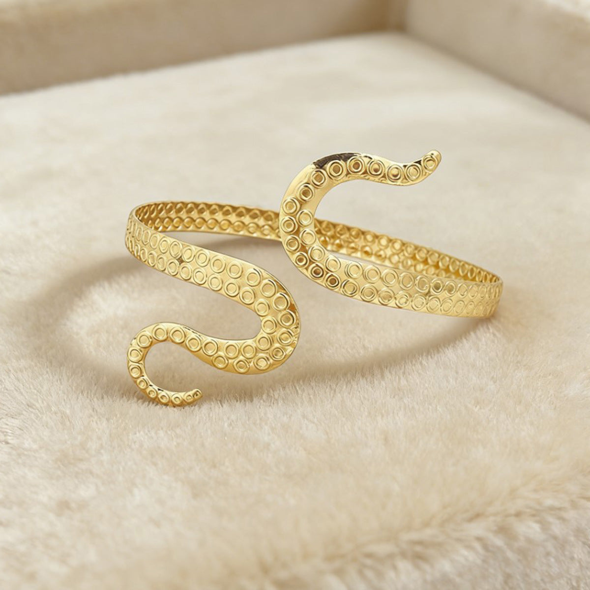 Textured Serpent Arm Cuff – Golden Mystique