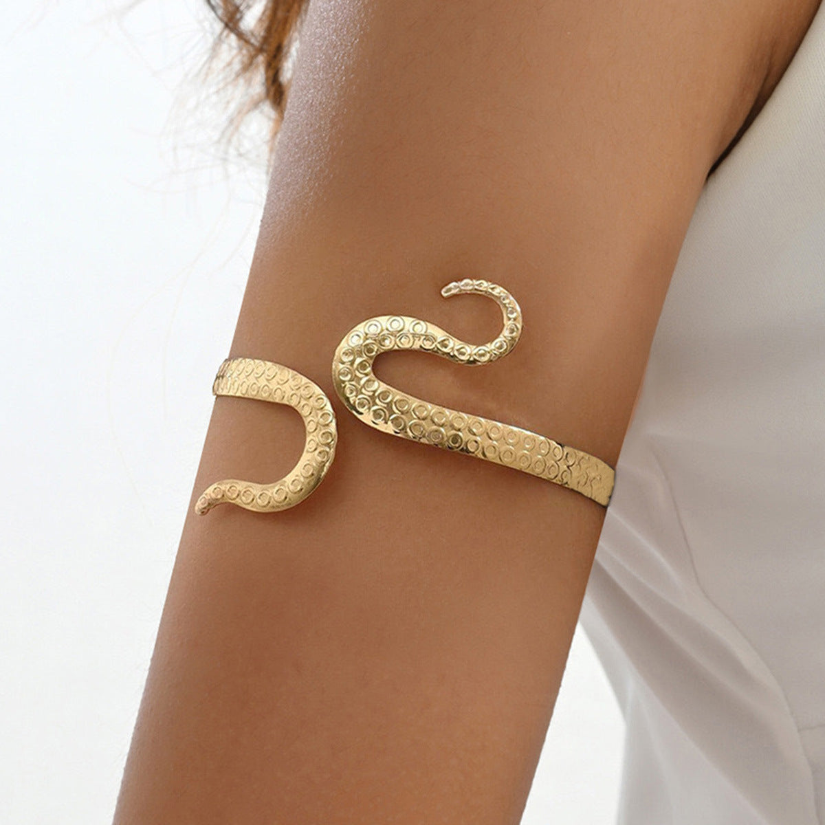 Textured Serpent Arm Cuff – Golden Mystique