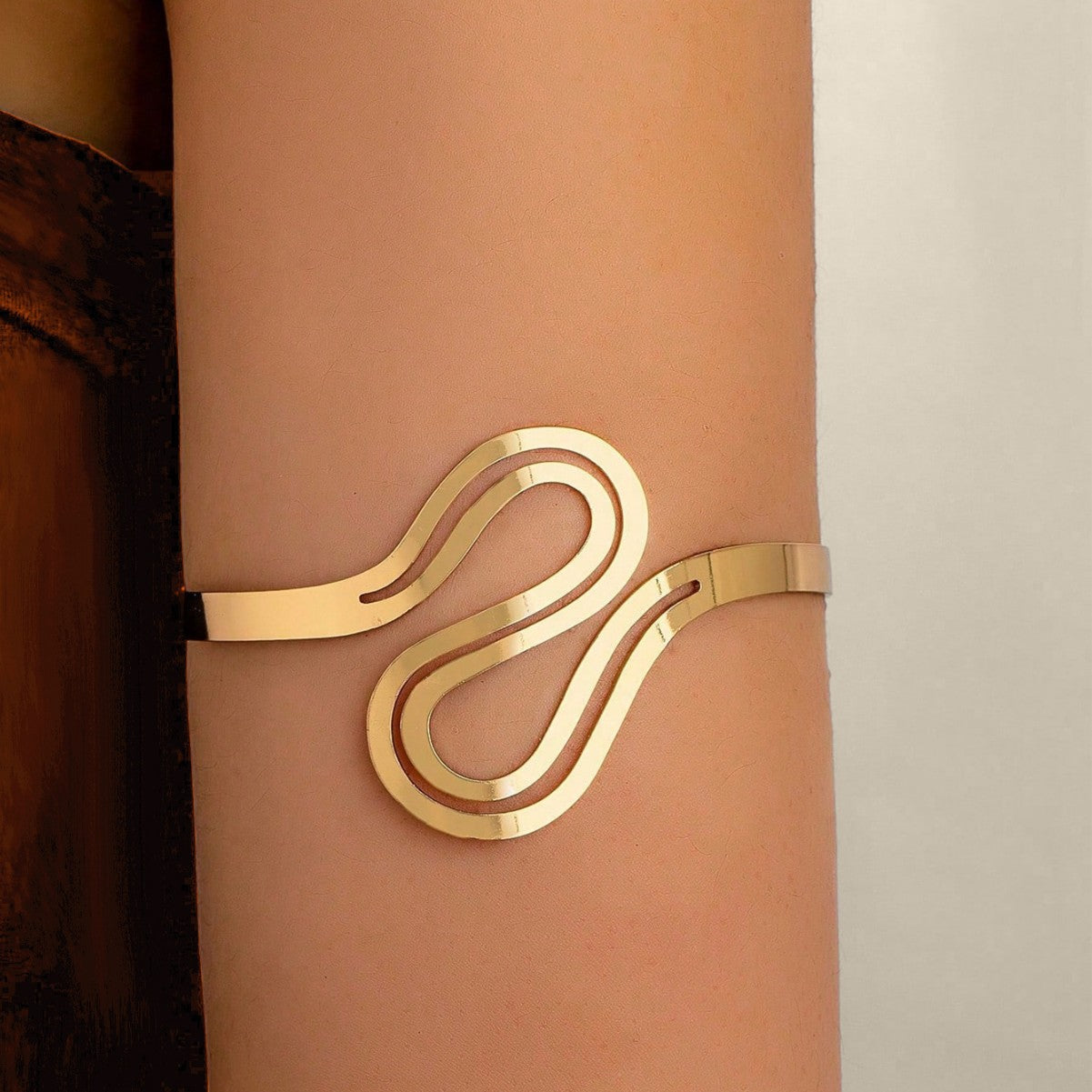 Fluid Abstract Arm Cuff – Golden Wave