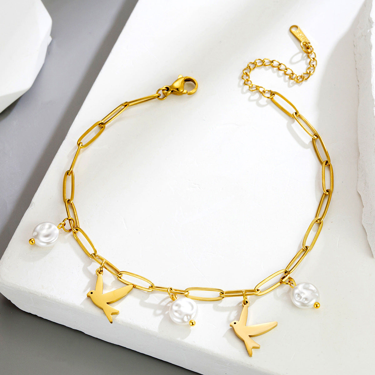 Pearl & Swallow Paperclip Anklet – Golden Flight