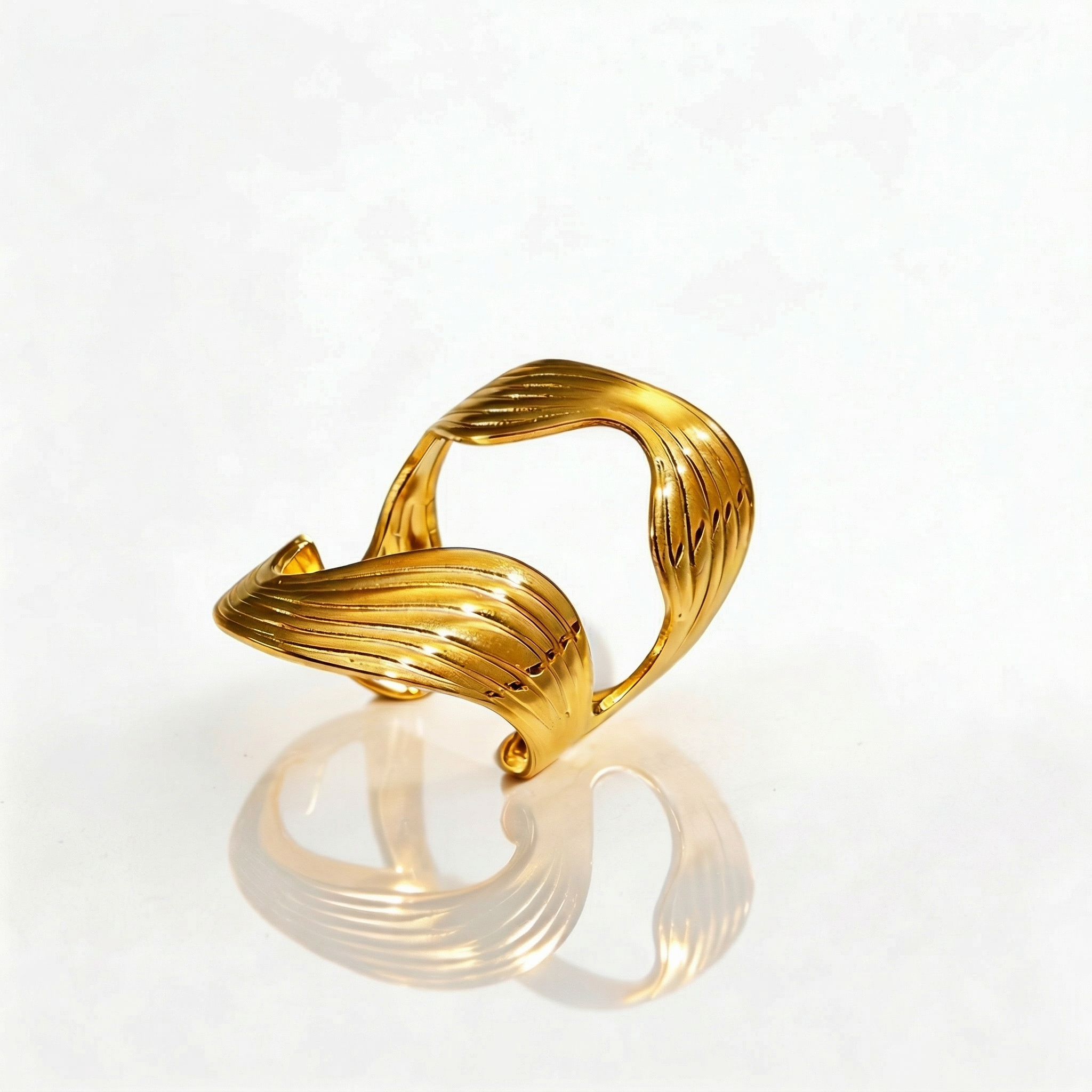 Sculptural Fluted Wave Ring – Golden Horizon