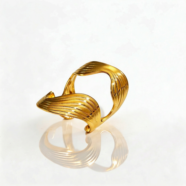 Sculptural Fluted Wave Ring – Golden Horizon